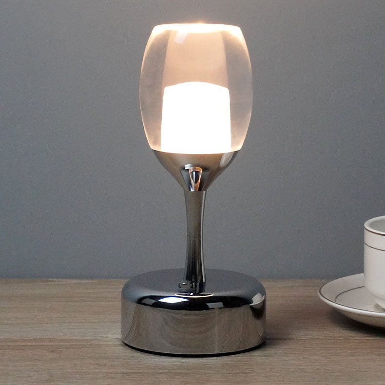 Chromowana lampka nocna LED w kształcie kieliszka do wina, z USB | elesira