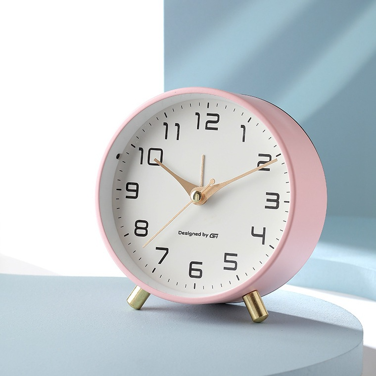 Elegante reloj nórdico silencioso para espacios sofisticados | elesira