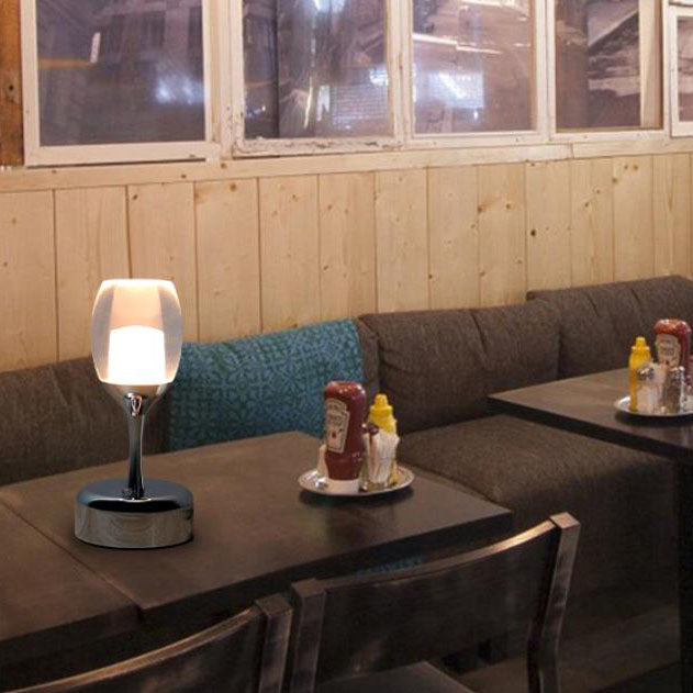 Chromowana lampka nocna LED w kształcie kieliszka do wina, z USB | elesira