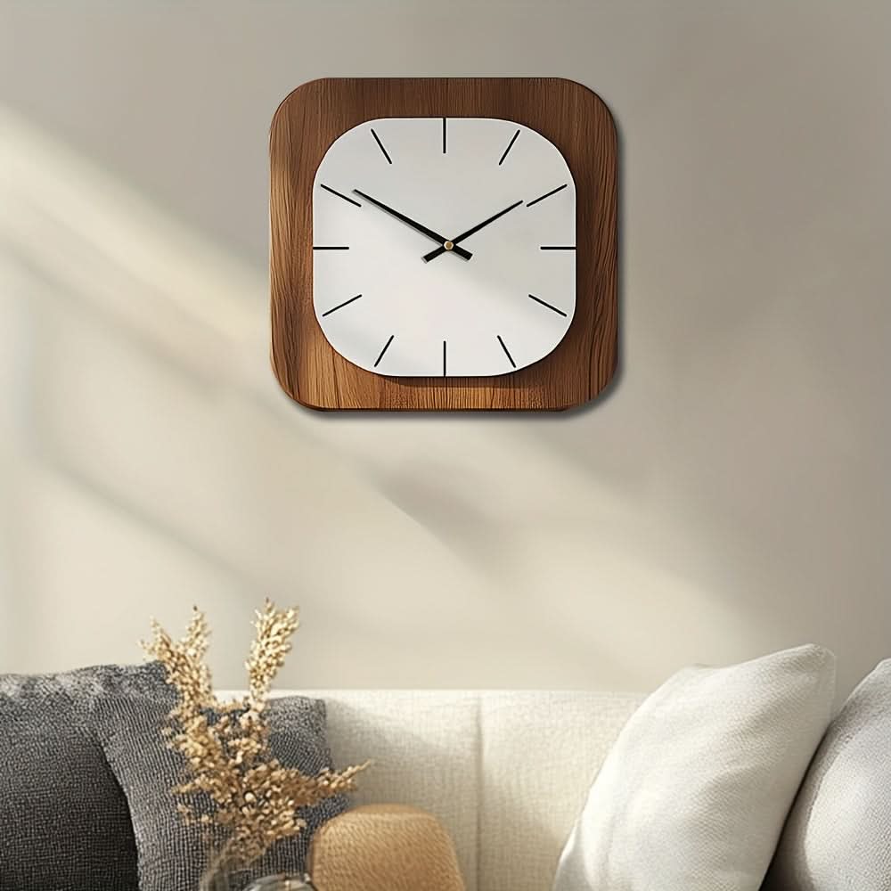 Firkantet vintageveggklokke med trefinish | elesira