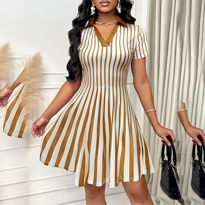 Robe Courte Femme Rayée Noir & Beige – Col V Évasée Élégante