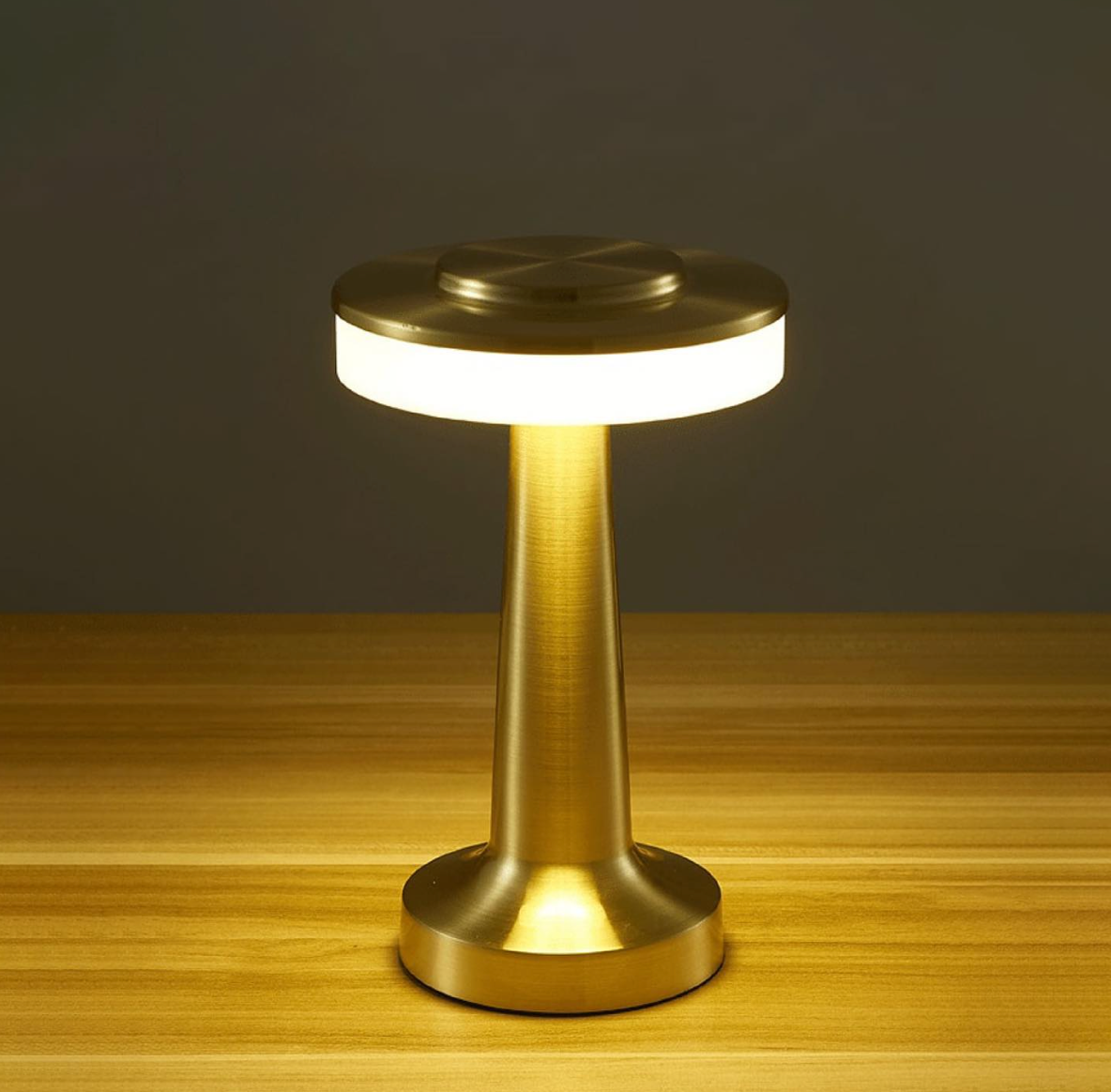Lampe de table LED sans fil à batterie LuxeLamp - Intensité réglable par effleurement - Doré | elesira