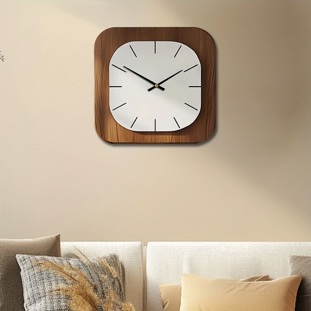 Firkantet vintageveggklokke med trefinish | elesira