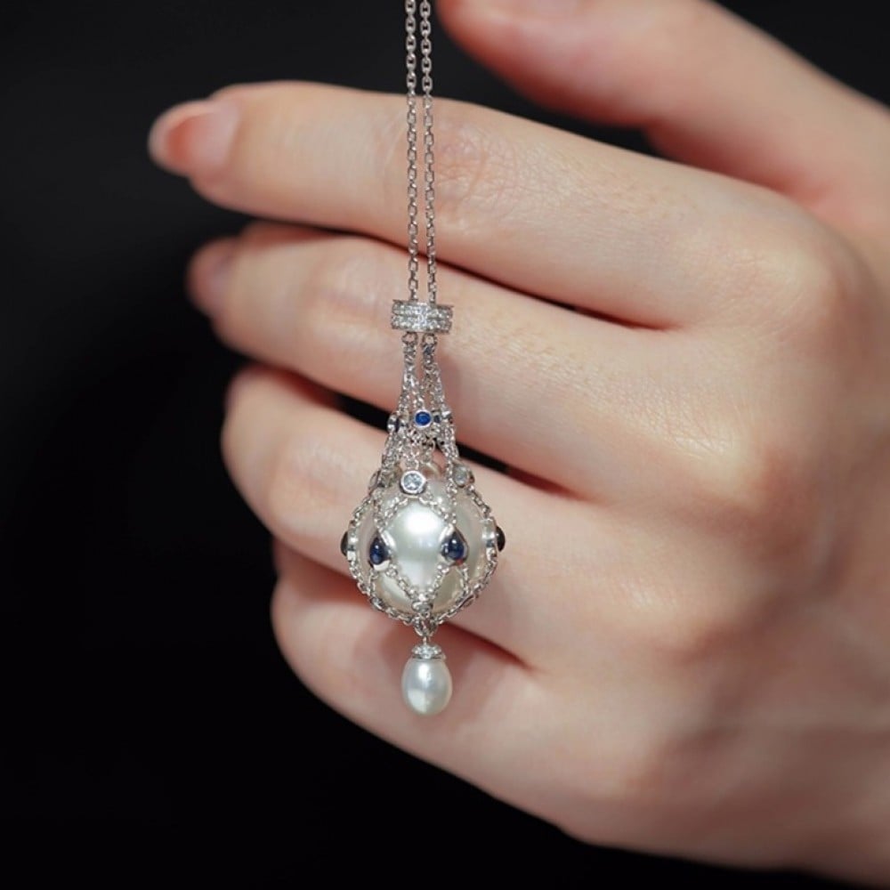 VeraLuxe Pearl Pendant - Radiate Unique Elegance That Commands Every Room | elesira