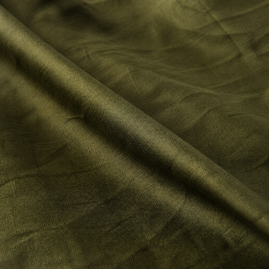 Veloura – Ensemble décontracté composé d’une chemise en lin et d’une jupe midi olive à taille nouée | elesira