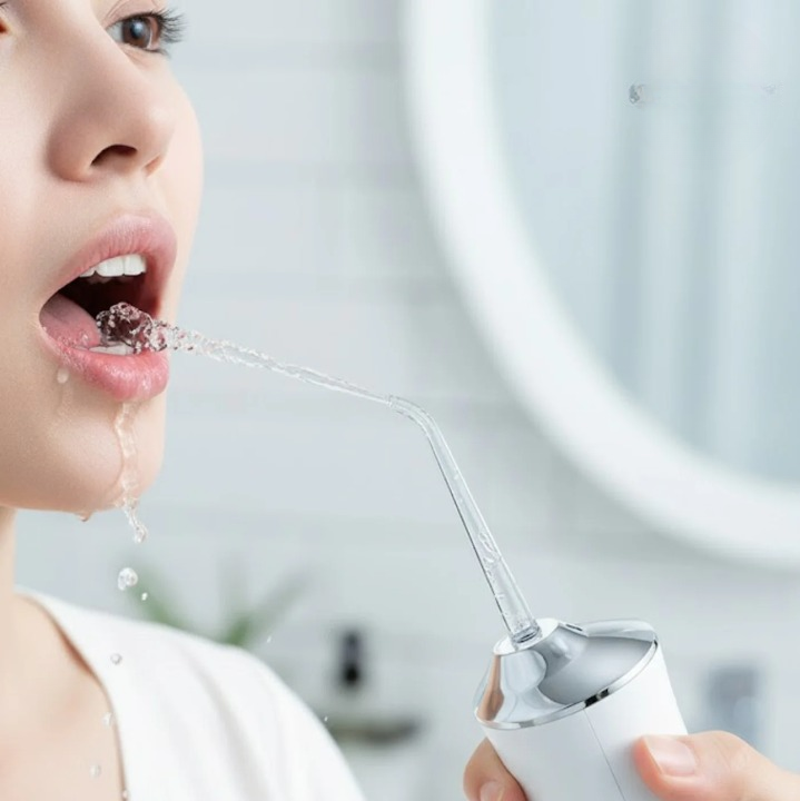 Irrigador oral para cuidados dentários com bicos intercambiáveis | elesira