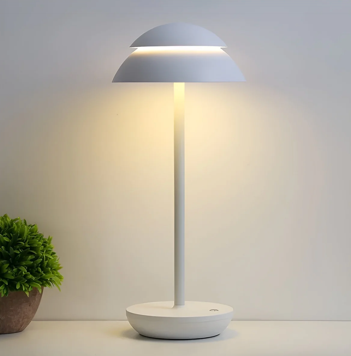 Bezdrátová stmívatelná LED stolní lampa na baterie LuxeGlow - moderní dotykové ovládání - obývací pokoj - lampa na čtení - noční lampička | elesira
