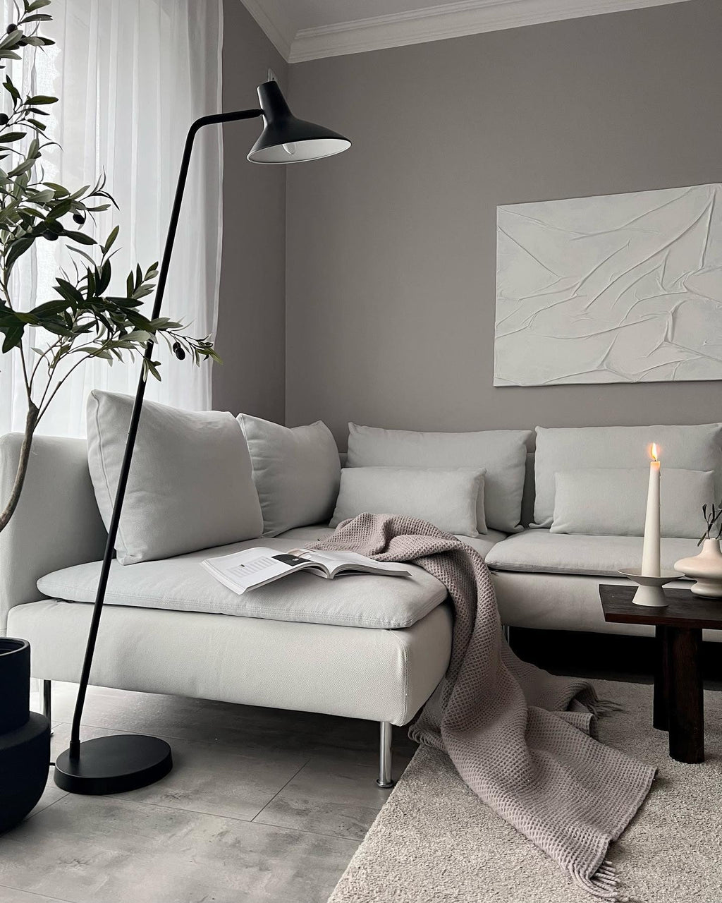 Harrow | Lampă de podea neagră, arcuită, în stil industrial modern, cu cap curbat reglabil pentru iluminarea elegantă a locuinței | elesira