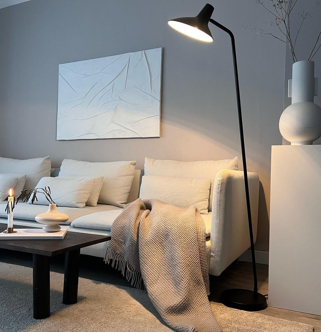 Harrow | Lampă de podea neagră, arcuită, în stil industrial modern, cu cap curbat reglabil pentru iluminarea elegantă a locuinței | elesira