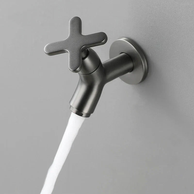 BrassFlow-væghane til køkken i massivt messing med ergonomisk greb – Elesira