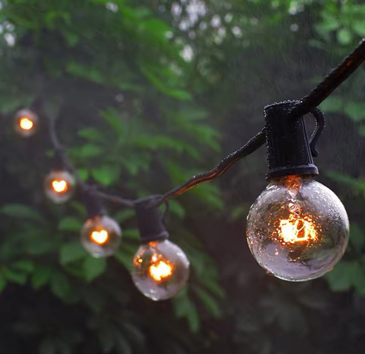 Værbestandige utendørs lysslynger med varmt hvitt LED-lys | elesira