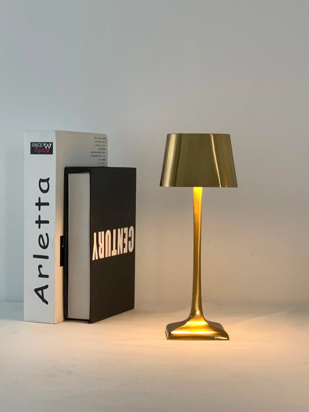 PowerGlow - USB Square Table Lamp | elesira