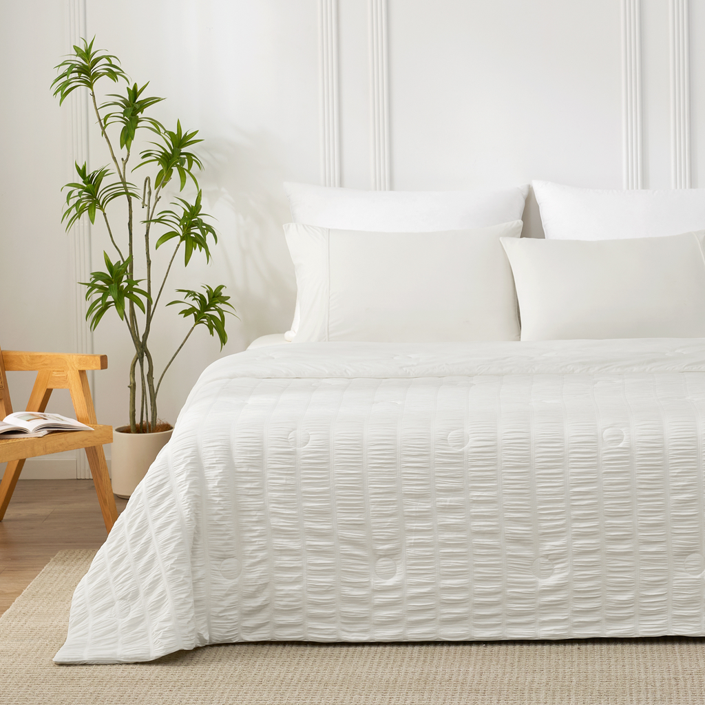 Cooling Comforter With Seersucker Stripes Lightweight Breathable Bedding For Hot Sleepers - Elesira