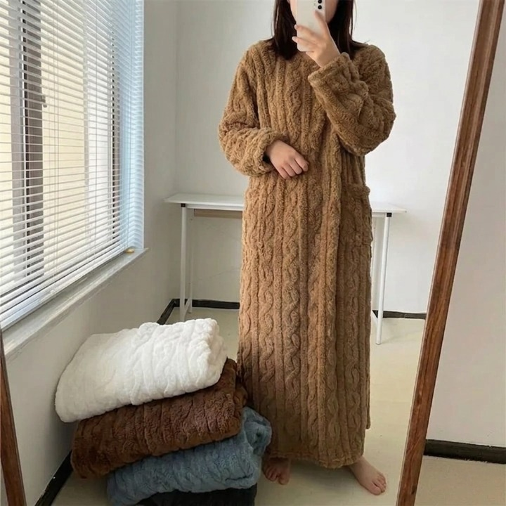Warm Fleece Nightdress – Comfort for Chilly Evenings | elesira