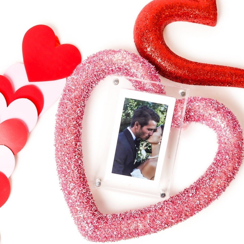 VividMemories HD Digital Display - Multimedia Picture Frame | elesira