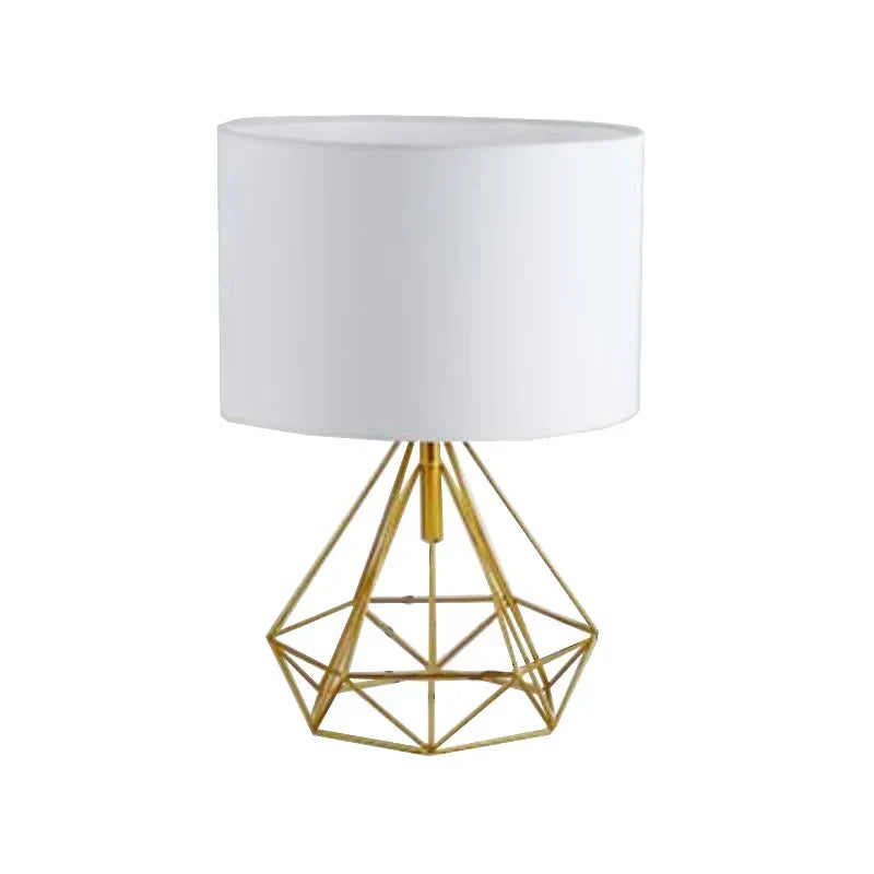 Czarna geometryczna lampka biurkowa w stylu nordyckim i retro | elesira