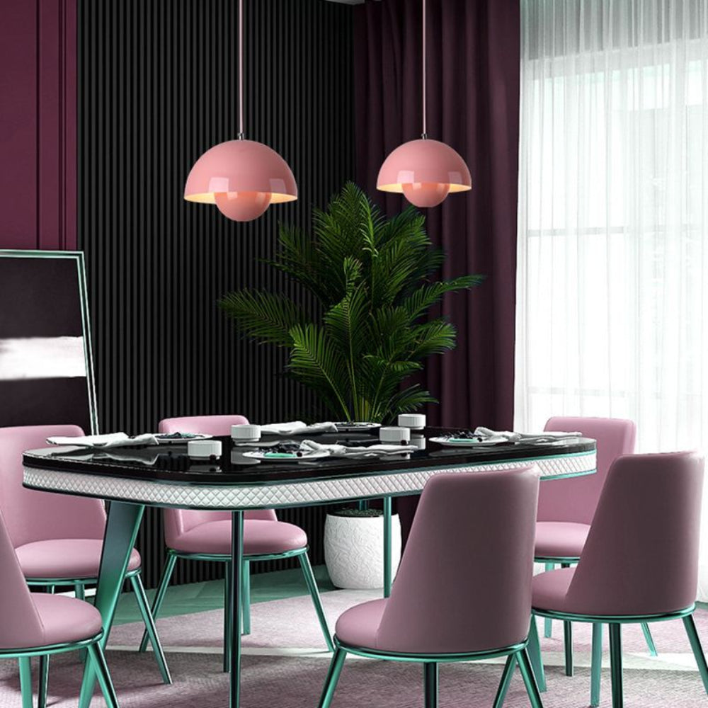 Suspension lumineuse en arc aux couleurs vives pour intérieurs scandinaves modernes | elesira
