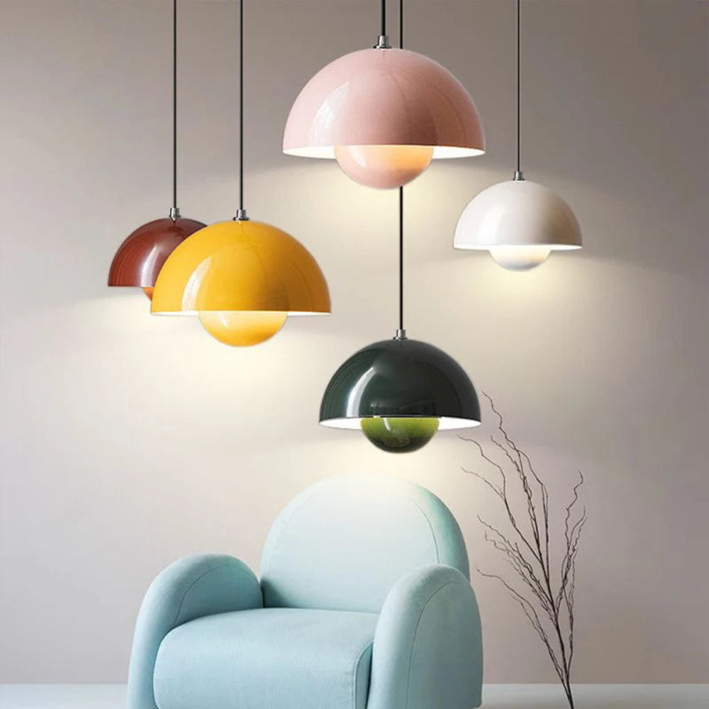 Suspension lumineuse en arc aux couleurs vives pour intérieurs scandinaves modernes | elesira