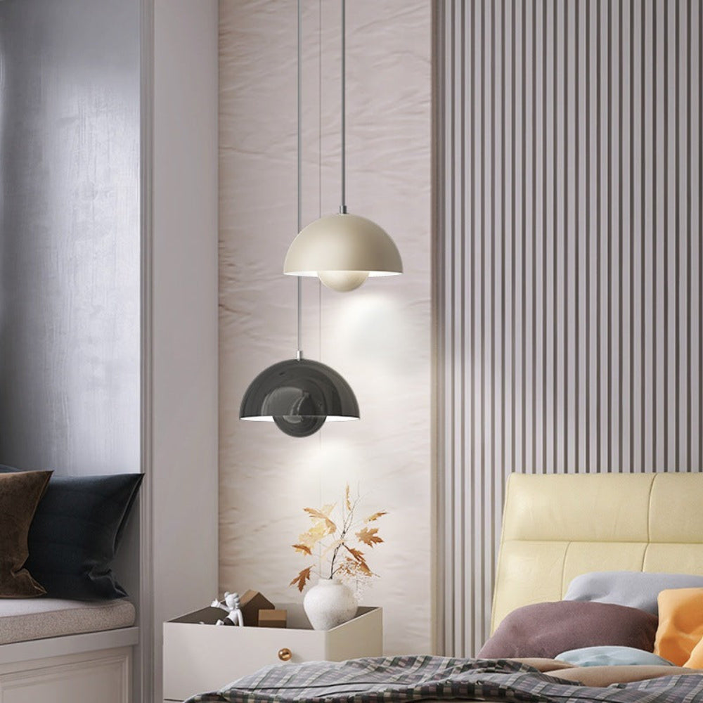 Suspension lumineuse en arc aux couleurs vives pour intérieurs scandinaves modernes | elesira