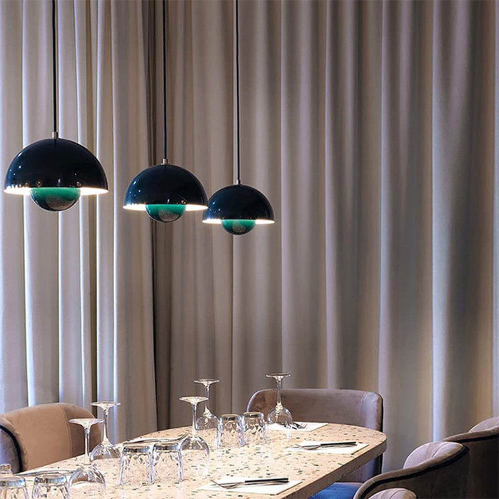Suspension lumineuse en arc aux couleurs vives pour intérieurs scandinaves modernes | elesira