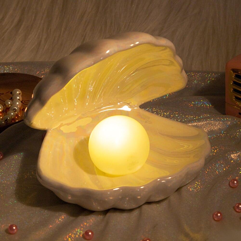 Lampada a conchiglia chic | Una lampada magica con perla | elesira