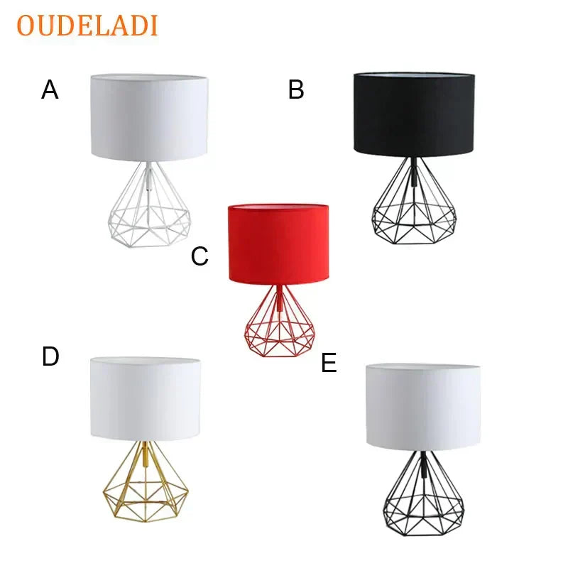 Czarna geometryczna lampka biurkowa w stylu nordyckim i retro | elesira