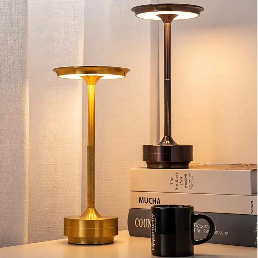 مصباح مكتب LED لاسلكي قابل لتعتيم الإضاءة - هيكل من الألومنيوم، USB-C، حاصل على تصنيف IP44 | إليسيرا