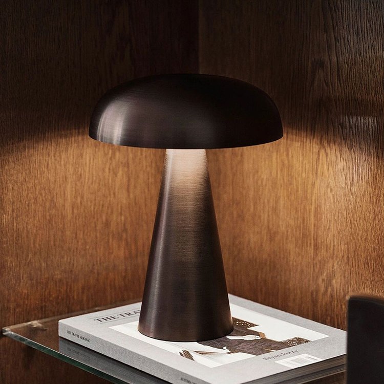 Bezdrátová stolní lampa – teplé světlo – odolná kovová základna | elesira
