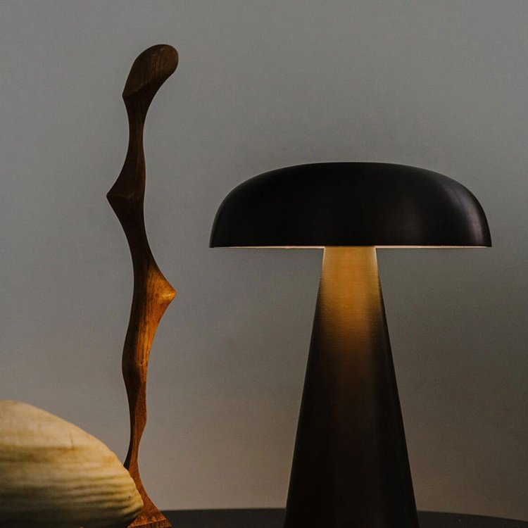 Bezdrátová stolní lampa – teplé světlo – odolná kovová základna | elesira