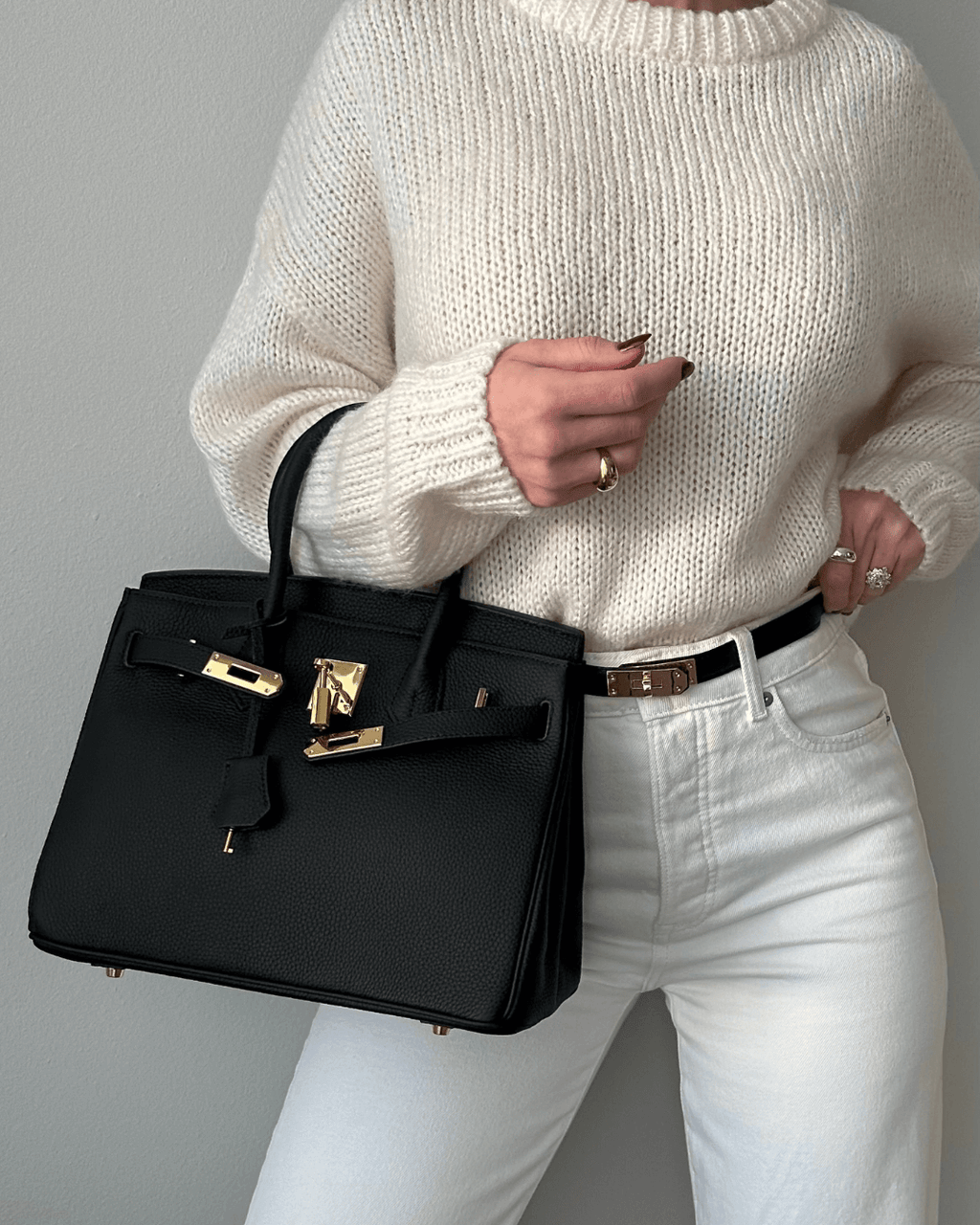 Elegante Ledertasche mit verstellbarem Riemen und großzügigem Stauraum | elesira