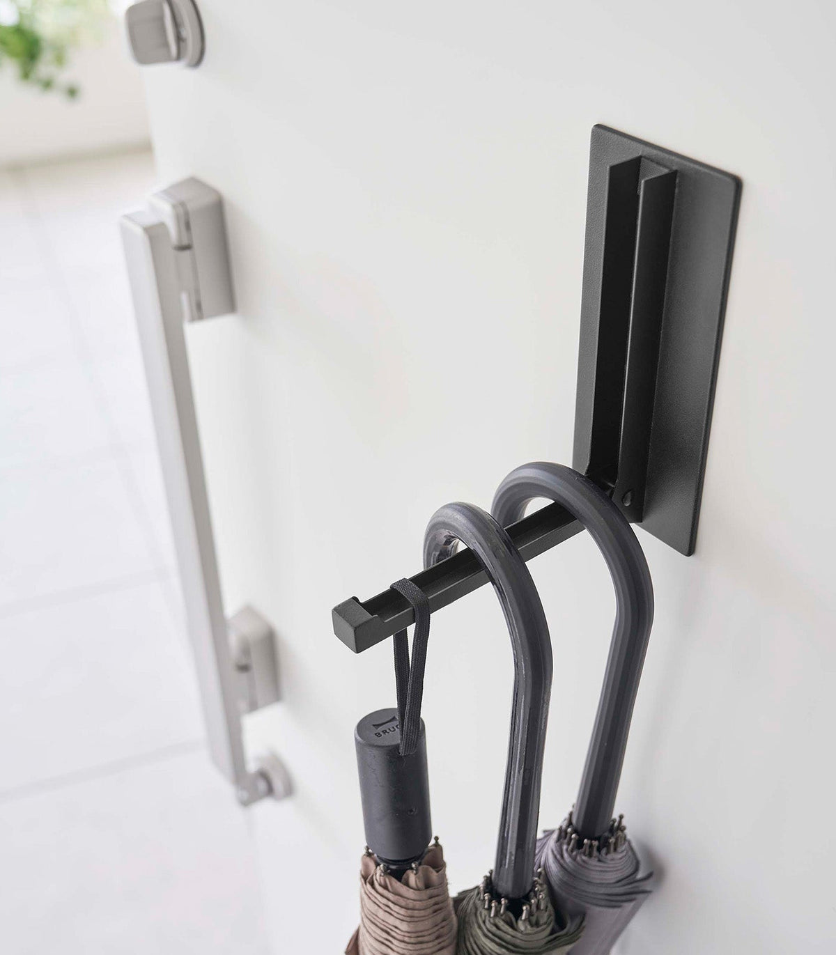 Pladsbesparende sammenfoldelig krog med magnetisk design | elesira