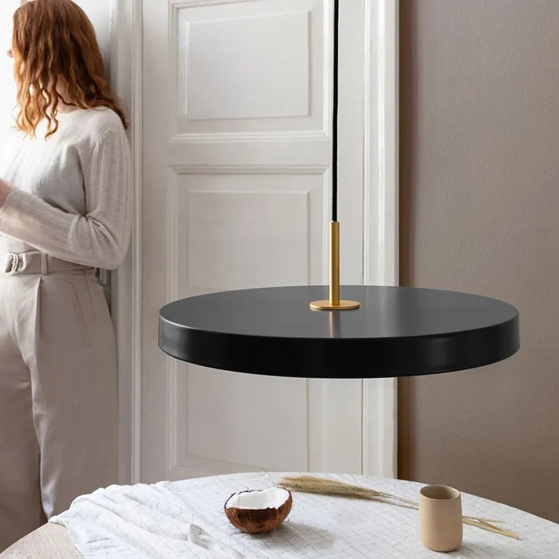 Sleek LED Hanging Light with Customizable Height – Ideal for Modern Spaces | elesira