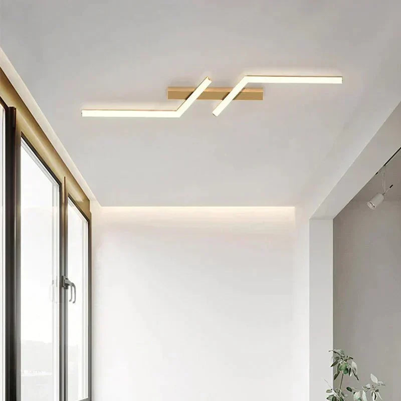 Stilfuld LED-loftslampe til planmontering for ubesværet elegance | elesira