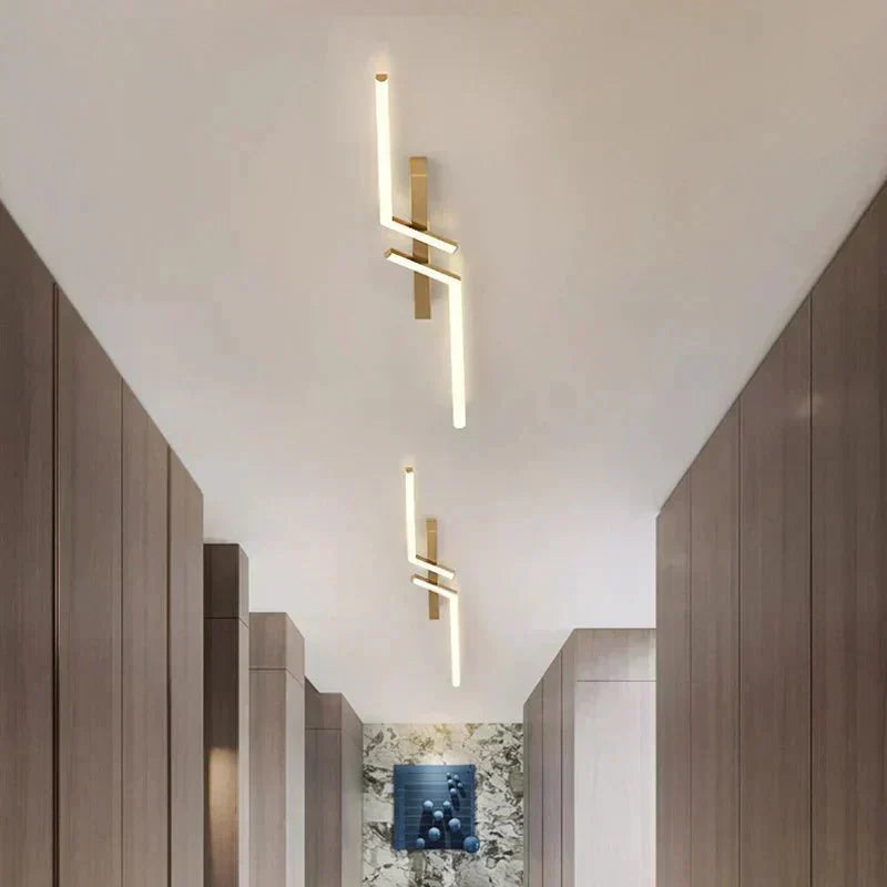 Stilfuld LED-loftslampe til planmontering for ubesværet elegance | elesira