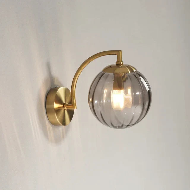 Applique murale moderne en verre LumaNova pour un éclairage élégant de la maison | elesira