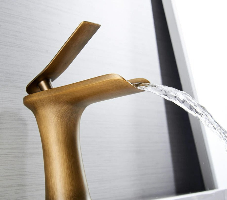 Sleek Waterfall Faucet for a Stylish Bathroom Upgrade | elesira