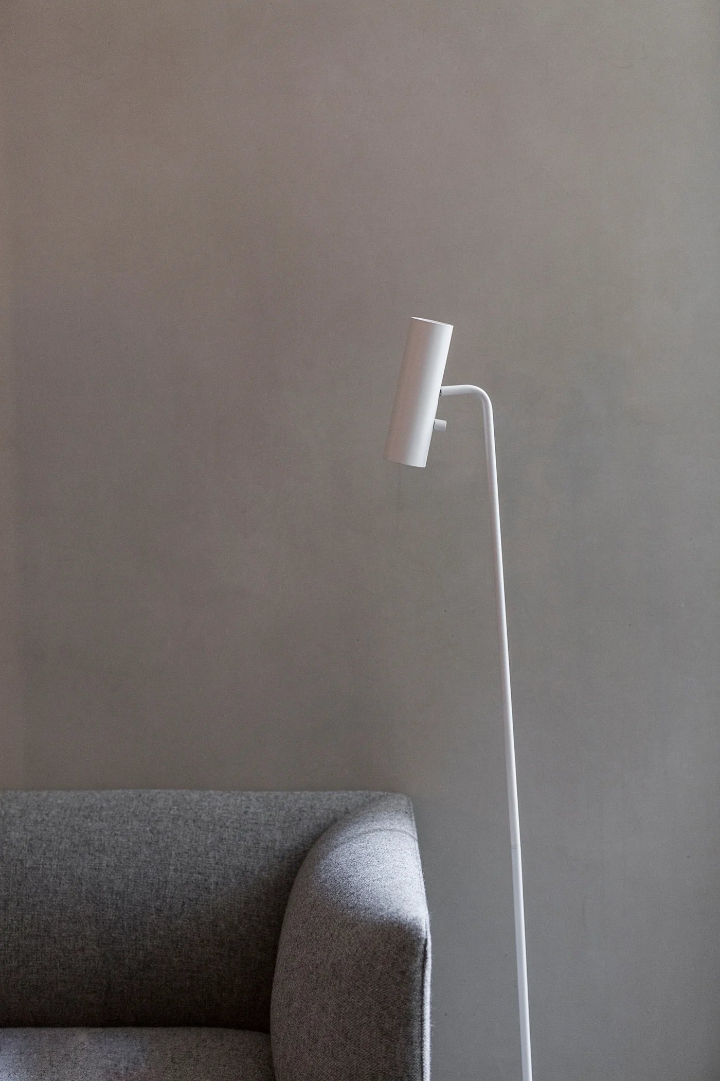 Lumaire | Contemporary White Floor Lamp With Adjustable Head — Minimalist Standing Lamp For Living Room | elesira