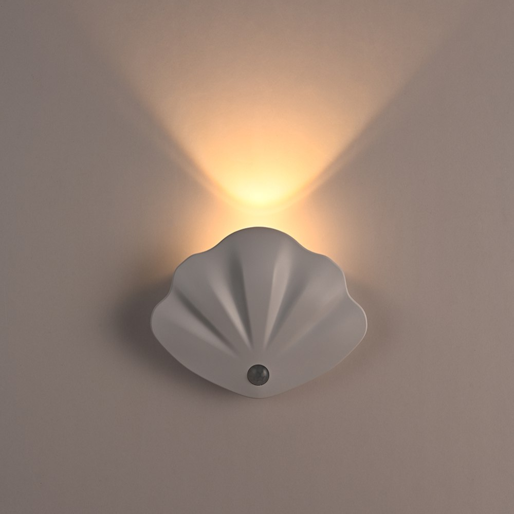 Lampe LED intelligente à détection de mouvement - rechargeable et polyvalente | elesira