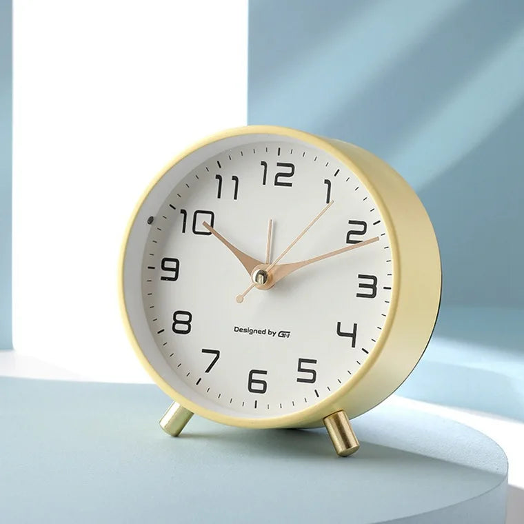 Elegante reloj nórdico silencioso para espacios sofisticados | elesira