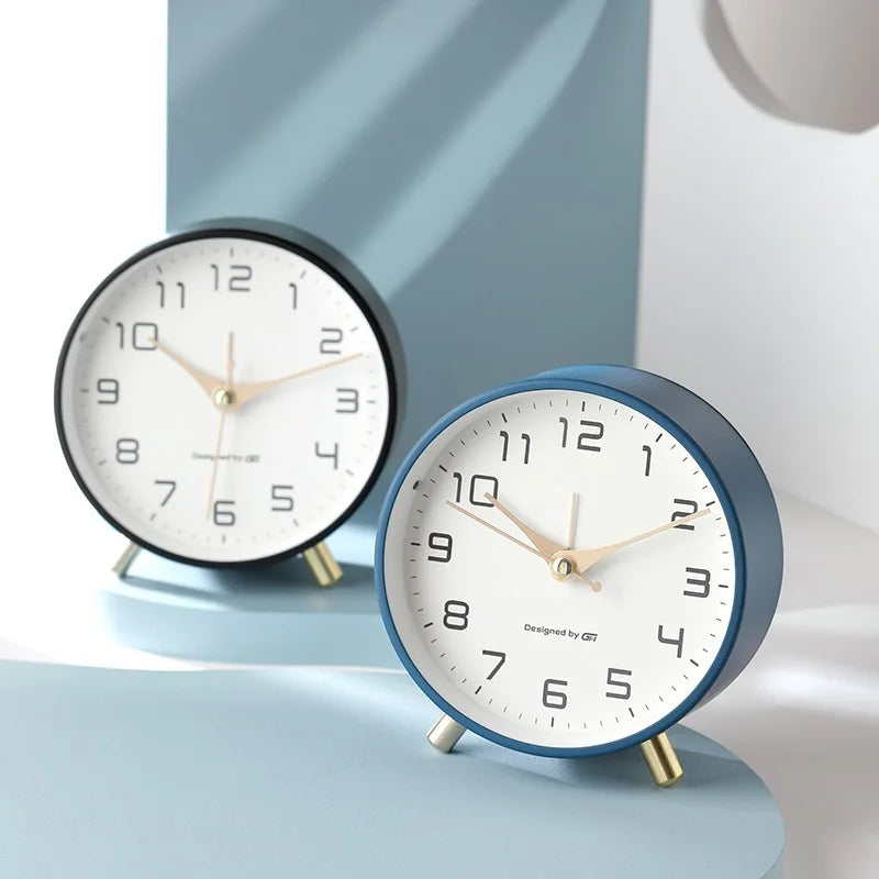 Elegante reloj nórdico silencioso para espacios sofisticados | elesira
