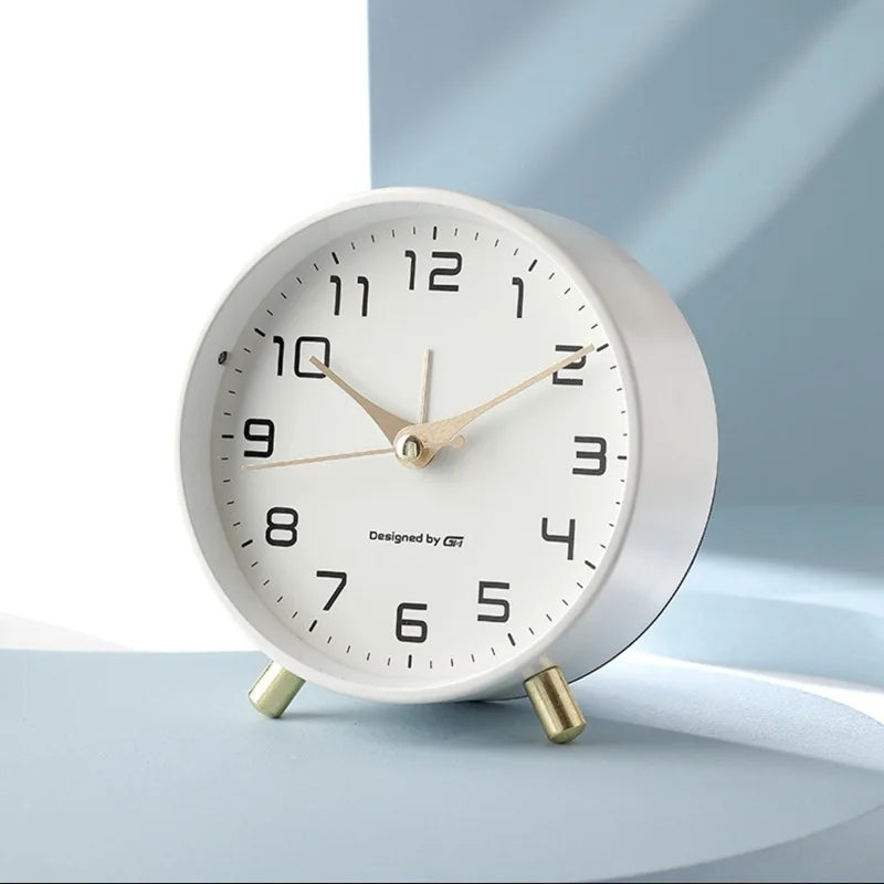 Elegante reloj nórdico silencioso para espacios sofisticados | elesira