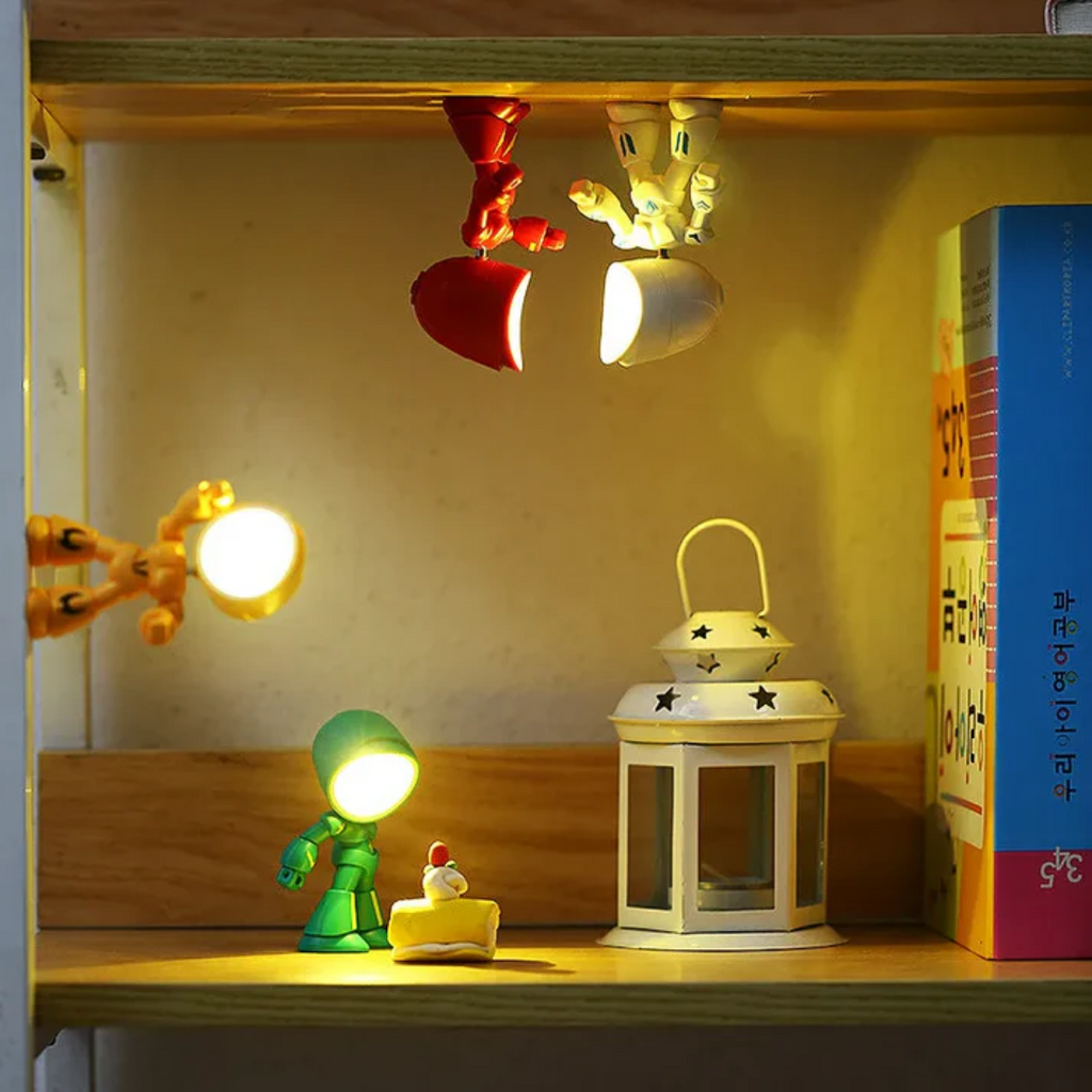 Lekfull robotbordslampa med varmt LED-sken | elesira