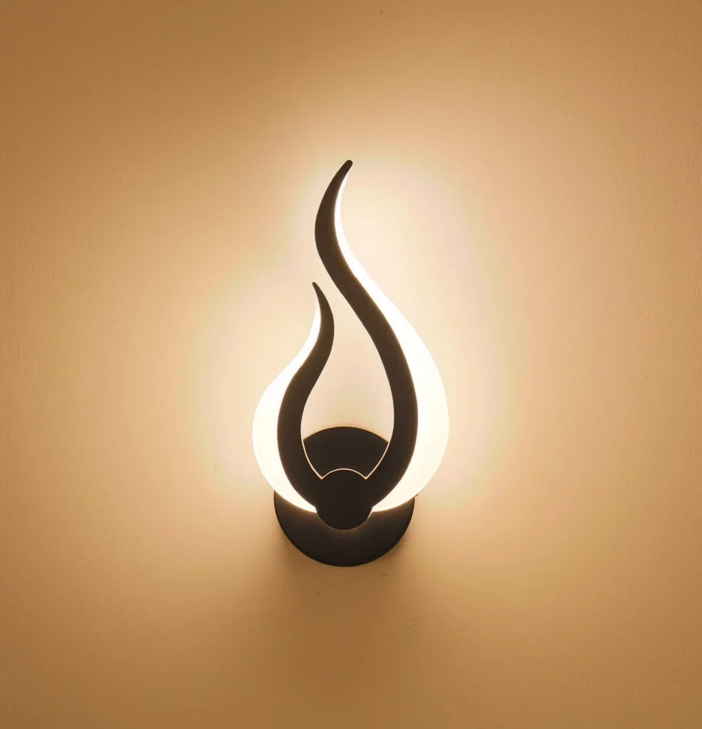 Candleflicker - Flame -shaped Wall lamp for soothing lighting | elesira
