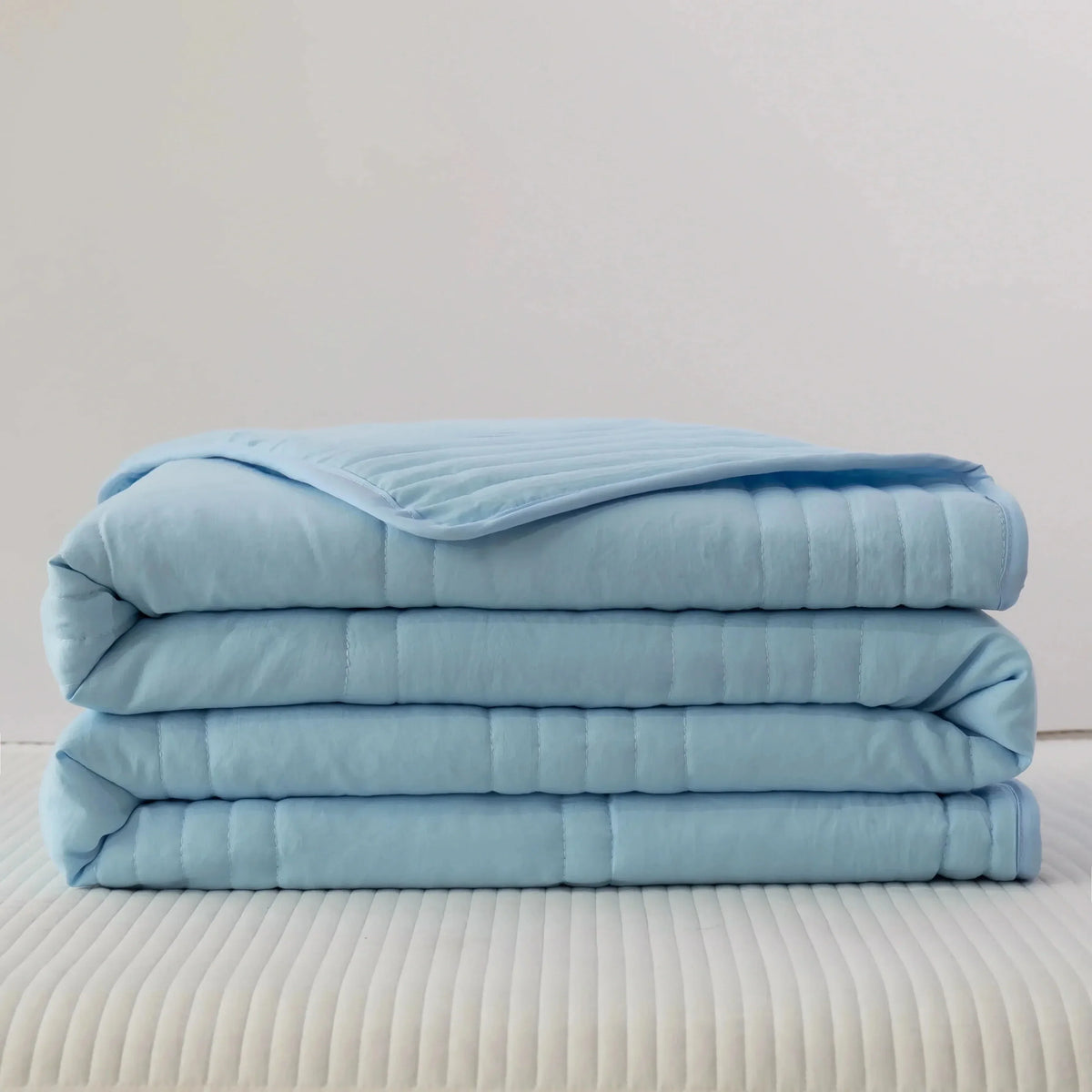 Soft and Breathable Thin Cooling Blanket for Comfortable Sleep | elesira