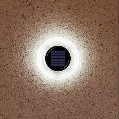 Solarne lampki ścieżkowe do ogrodu, tworzące wieczorną atmosferę na zewnątrz | elesira