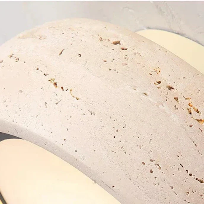 Stropní svítidlo Wabi Sabi ze žlutého travertinu | elesira