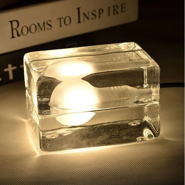Brightcube – minimalistisk bordslampa med transparent glaskub | elesira