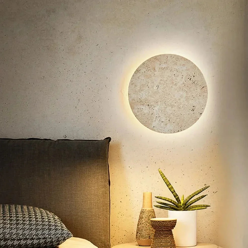 Gele travertijnkleurige led-wandlamp in wabi-sabistijl | elesira