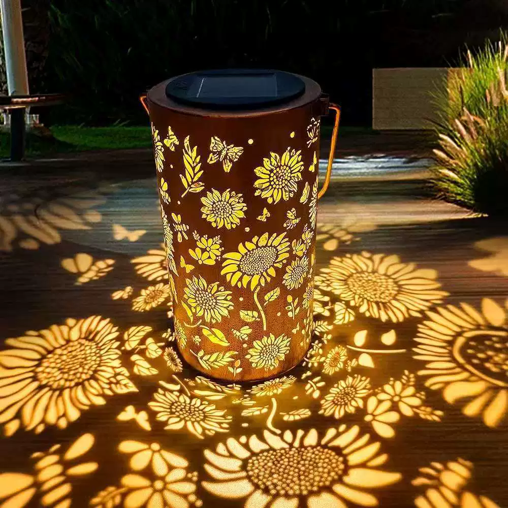 Solar Garden Lantern with Floral Pattern and Light Projection | elesira