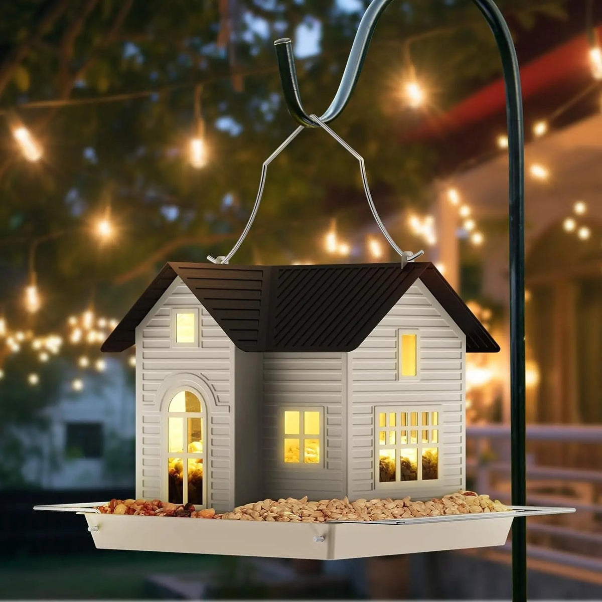 بيت طيور معدني مقاوم للعوامل الجوية بتصميم كوخ مع ضوء LED | إليسيرا